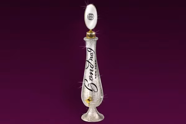 Chrystalized Amphora, chai nước hoa được đính 16.500 viên pha lê Swarovski. Giá của nó là 3.500 USD (hơn 77 triệu đồng).