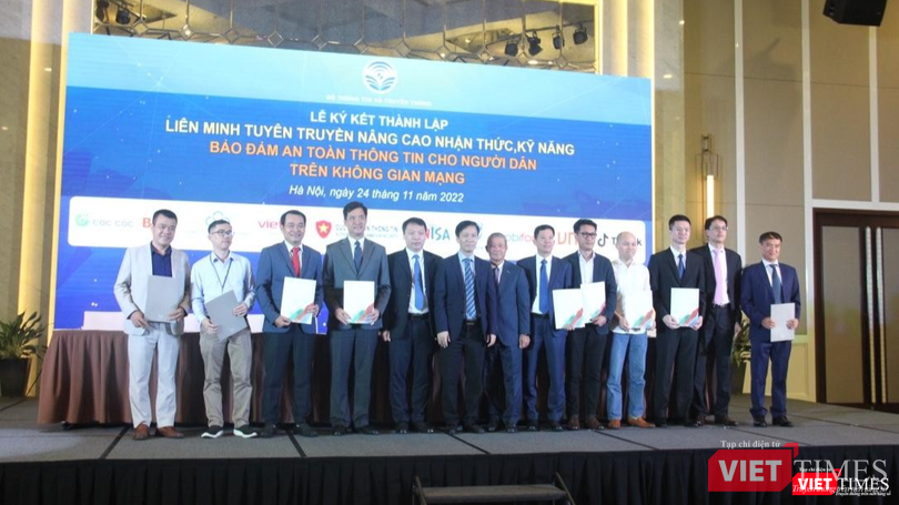 Liên minh Tuyên truyền nâng cao nhận thức, kỹ năng bảo đảm an toàn thông tin cho người dân sẽ thiết lập kênh truyền tải, phổ biến các nội dung về an toàn thông tin để mọi người có thể xem, biết và có thêm nhận thức, kỹ năng tự bảo vệ mình trên môi trường mạng. Liên minh Tuyên truyền nâng cao nhận thức, kỹ năng bảo đảm an toàn thông tin cho người dân sẽ thiết lập kênh truyền tải, phổ biến các nội dung về an toàn thông tin để mọi người có thể xem, biết và có thêm nhận thức, kỹ năng tự bảo vệ mình trên môi trường mạng.