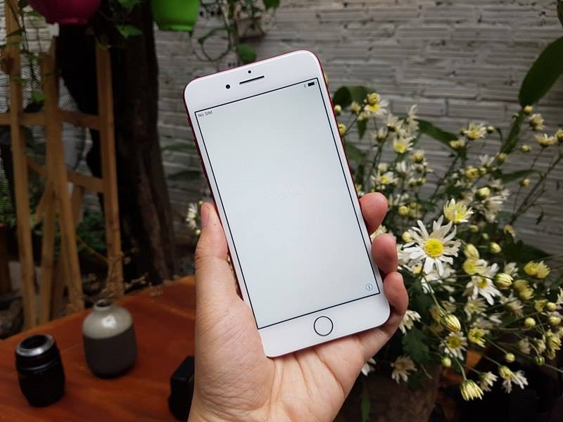 Cận cảnh chiếc iPhone 7 Plus màu đỏ đầu tiên tại Hà Nội ảnh 3