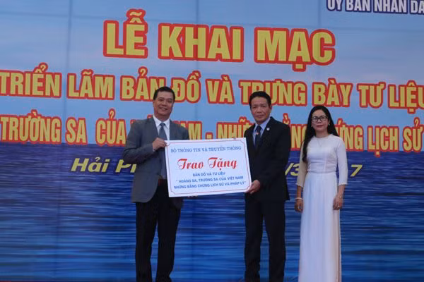 Triển lãm chủ quyền Hoàng Sa, Trường Sa tại huyện đảo Bạch Long Vĩ ảnh 1 Triển lãm chủ quyền Hoàng Sa, Trường Sa tại huyện đảo Bạch Long Vĩ ảnh 1