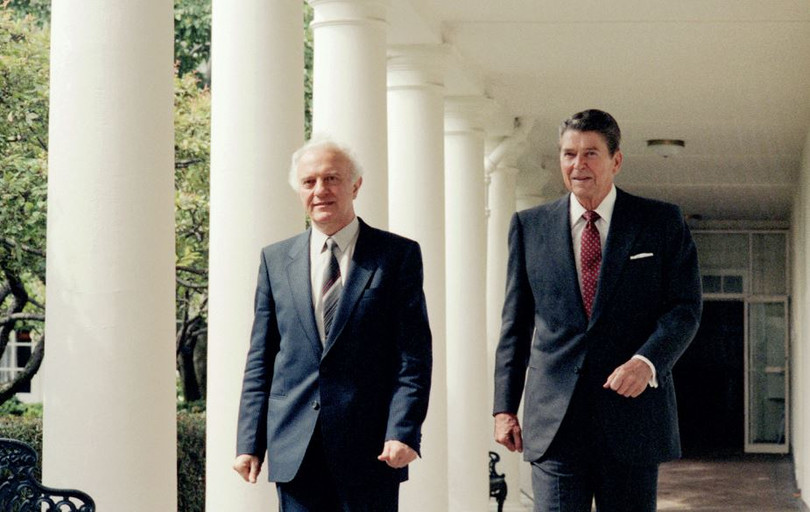Shevardnadze cùng Tổng thống Mỹ Reigan.
