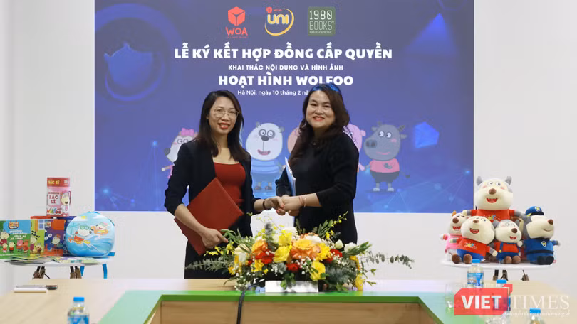 Bà Ngô Nữ Ngọc Diệp - Phó Giám đốc 1980 Books (phải) và bà Lại Thị Mai - Giám đốc Woa Universal (trái) tại lễ ký kết thỏa thuận cấp quyền khai thác bộ sản phẩm Wolfoo. Bà Ngô Nữ Ngọc Diệp - Phó Giám đốc 1980 Books (phải) và bà Lại Thị Mai - Giám đốc Woa Universal (trái) tại lễ ký kết thỏa thuận cấp quyền khai thác bộ sản phẩm Wolfoo.