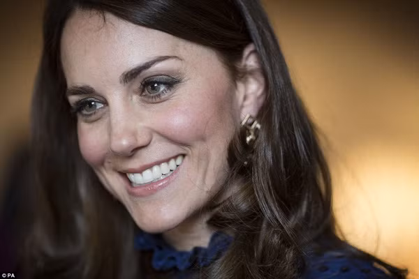 Công nương Kate gây sốt với hình ảnh xinh đẹp tựa nữ thần ảnh 3