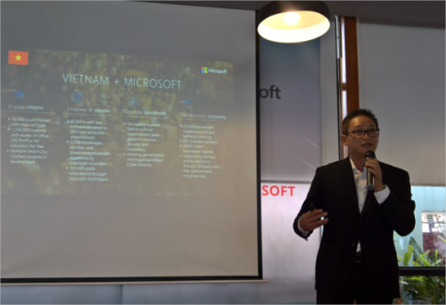 Ông Vũ Minh Trí, TGĐ Microsoft chia sẻ nghiên cứu về chuyển đổi kỹ thuật số