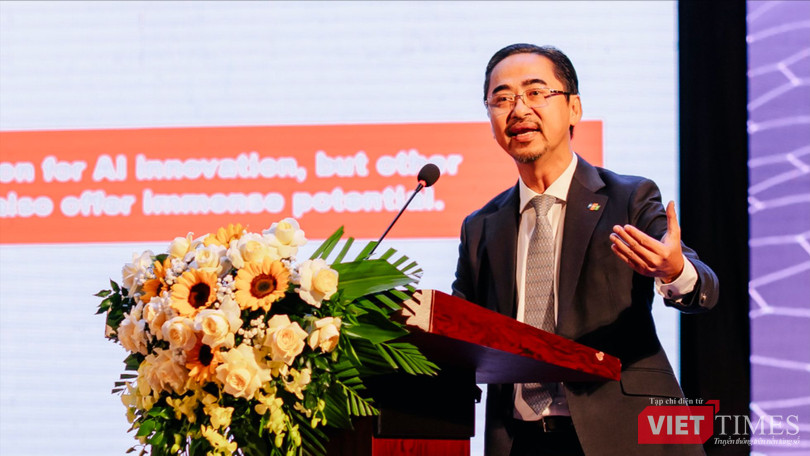 vt_Ông Phan Thanh Sơn - Giám đốc phát triển kinh doanh - Công ty Hệ thống Thông tin FPT chia sẻ tham luận về chủ đề “AI_ cơ hội, thách thức và xu hướng khai thác dữ liệu số”..JPG