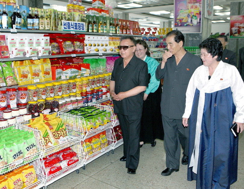 Nhà Lãnh đạo Kim Jong Il thăm quan Siêu thị số 1 Bình Nhưỡng...