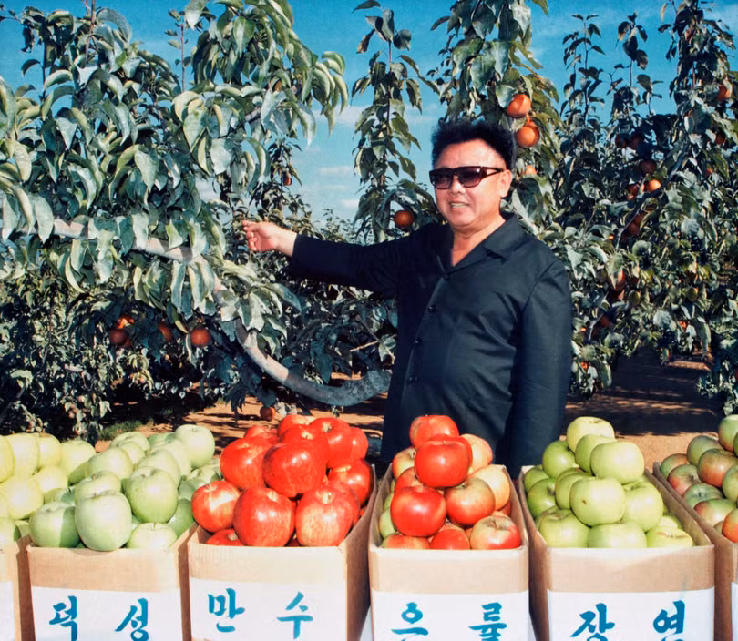 Ông Kim Jong Il thăm quận Kwail (tháng 9 năm 2001)