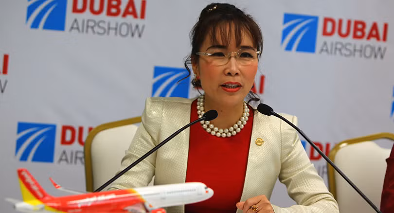 Nữ tỷ phú Việt Nam với sự hỗ trợ của máy bay và bikini