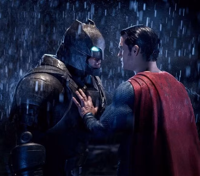 Batman và Superman đối đầu trong "Ánh sáng công lý) (Nguồn: Warner Bros)
