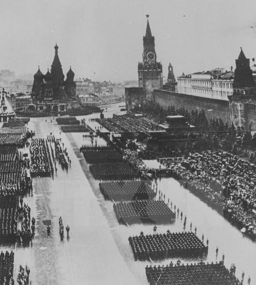 Lễ diễu binh chiến thắng đầu tiên trên Quảng trường Đỏ, ngày 24/6/1945. (Ảnh: Tư liệu/TTXVN)