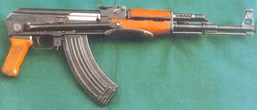 AK-47 báng gấp rất phổ biến thời chống Mỹ cứu nước của quân đội Việt Nam AK-47 báng gấp rất phổ biến thời chống Mỹ cứu nước của quân đội Việt Nam