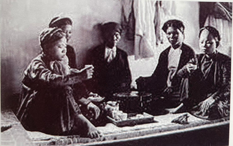 Trà trong đời sống người Việt đã có từ ngàn xưa. Trà trong đời sống người Việt đã có từ ngàn xưa.