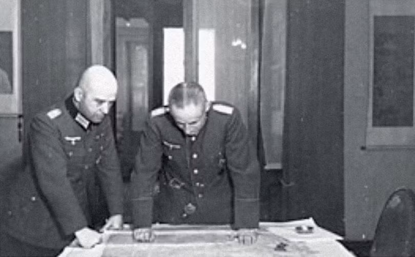 Hans Krebs (trái) và Ernst August Kostring năm 1941- Ảnh: Wikipedia