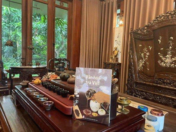 Cuốn sách một công trình nghiên cứu tổng hợp về cây trà nhưng lại cho ta sự lý giải và công thức để phát triển chất lược cuộc sống trong bối cảnh hội nhập quốc tế và tham gia vào chuỗi giá trị toàn cầu. Cuốn sách một công trình nghiên cứu tổng hợp về cây trà nhưng lại cho ta sự lý giải và công thức để phát triển chất lược cuộc sống trong bối cảnh hội nhập quốc tế và tham gia vào chuỗi giá trị toàn cầu.