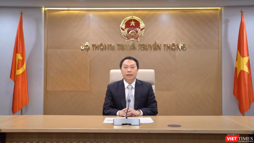 Thứ trưởng Bộ Thông tin và Truyền thông Nguyễn Huy Dũng trao đổi tại hội thảo trực tuyến về An toàn không gian mạng 2021.
