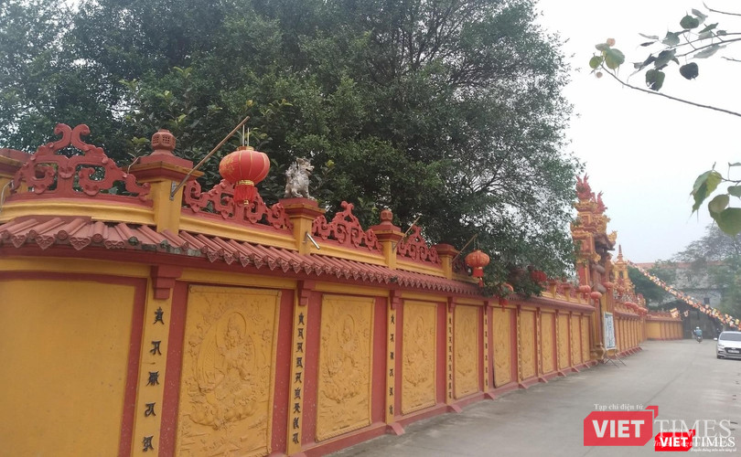 Chùa Khúc Thủy, từng có tên là chùa Thắng Nghiêm đời Lý, chùa Trì Long đời Trần nơi lưu những câu chuyện đẹp về Đức vua Đinh Tiên Hoàng và Đức vua Lý Công Uẩn. Nơi đây còn lưu kỉ niệm thời thơ ấu của Đức Thánh Trần Hưng Đạo.