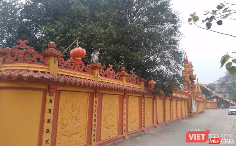 Chùa Khúc Thủy, từng có tên là chùa Thắng Nghiêm đời Lý, chùa Trì Long đời Trần nơi lưu những câu chuyện đẹp về Đức vua Đinh Tiên Hoàng và Đức vua Lý Công Uẩn. Nơi đây còn lưu kỉ niệm thời thơ ấu của Đức Thánh Trần Hưng Đạo.