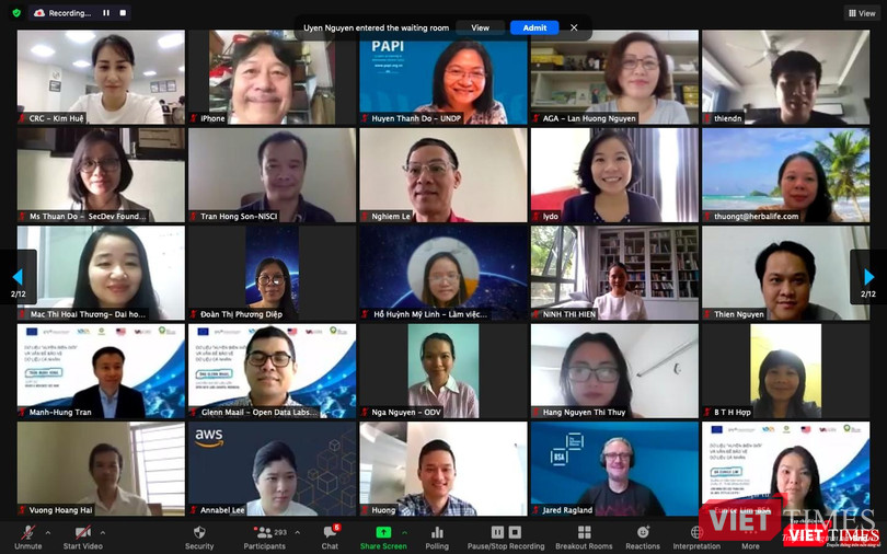 Tọa đàm “Dòng dữ liệu xuyên biên giới và vấn đề bảo vệ dữ liệu cá nhân” tổ chức trực tuyến sáng 27/8. Tọa đàm “Dòng dữ liệu xuyên biên giới và vấn đề bảo vệ dữ liệu cá nhân” tổ chức trực tuyến sáng 27/8.