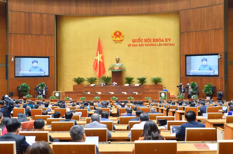 Chủ nhiệm Ủy ban Xã hội của Quốc hội Nguyễn Thúy Anh trình bày Báo cáo giải trình, tiếp thu, chỉnh lý dự thảo Nghị quyết.