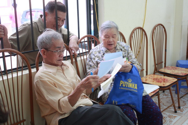 Chùm ảnh: Cử tri Hà Nội nô nức đi bầu cử ảnh 17