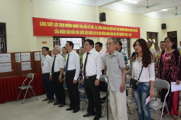 Chùm ảnh: Cử tri Hà Nội nô nức đi bầu cử ảnh 1