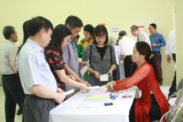 Chùm ảnh: Cử tri Hà Nội nô nức đi bầu cử ảnh 7