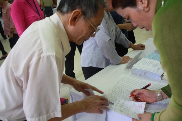 Chùm ảnh: Cử tri Hà Nội nô nức đi bầu cử ảnh 10