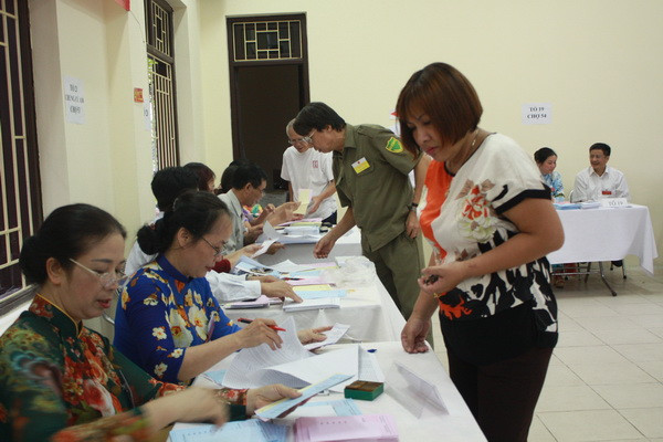 Chùm ảnh: Cử tri Hà Nội nô nức đi bầu cử ảnh 8