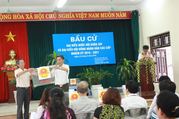 Chùm ảnh: Cử tri Hà Nội nô nức đi bầu cử ảnh 2