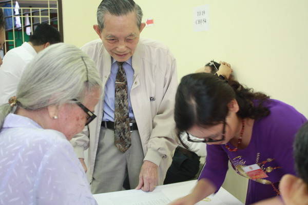 Chùm ảnh: Cử tri Hà Nội nô nức đi bầu cử ảnh 11