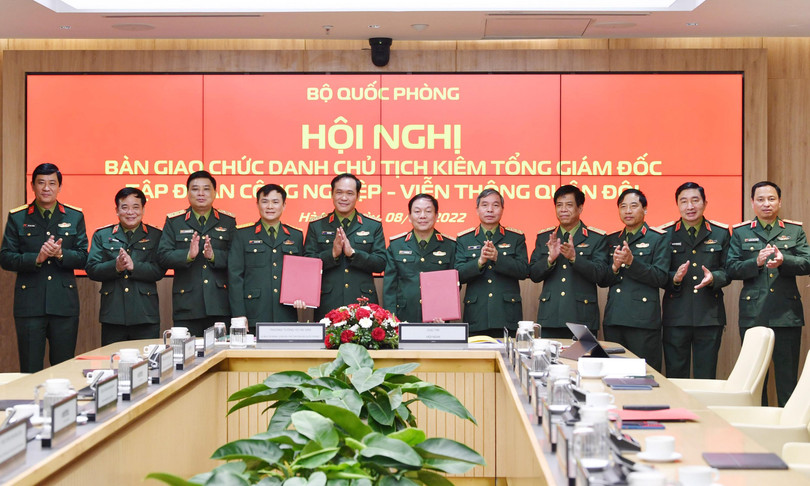 Thượng tướng Vũ Hải Sản, Thứ trưởng Bộ Quốc phòng, chủ trì lễ bàn giao chức danh và nhiệm vụ Chủ tịch, Tổng Giám đốc Tập đoàn Viettel.