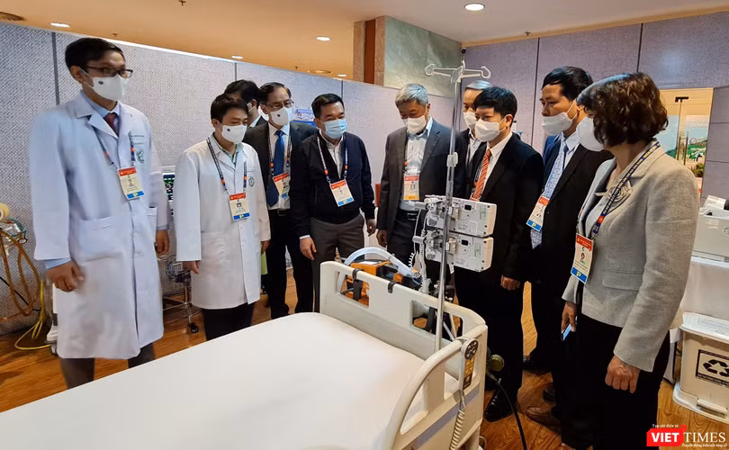 Thứ trưởng Bộ Y tế Nguyễn Trường Sơn kiểm tra hoạt động y tế phục vụ Đại hội Đảng.