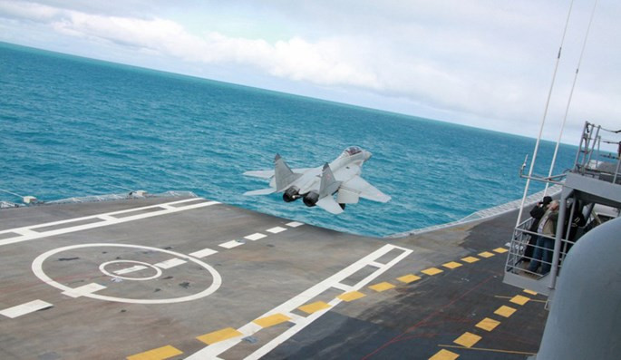 Video: Nga điều tàu sân bay duy nhất tham chiến ở Syria từ tháng 10 tới ảnh 3