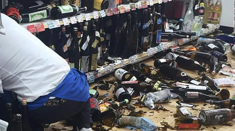 Nhật Bản: Đổ nát hoang tàn sau trận động đất ảnh 8