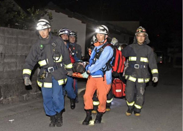 Nhật Bản: Đổ nát hoang tàn sau trận động đất