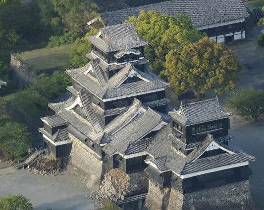 Nhật Bản: Đổ nát hoang tàn sau trận động đất ảnh 9