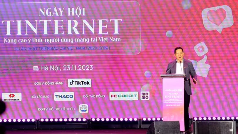 Ông Lê Quang Tự Do khuyên các bạn trẻ nên học cách phớt lờ những bình phẩm tiêu cực trên mạng xã hội.