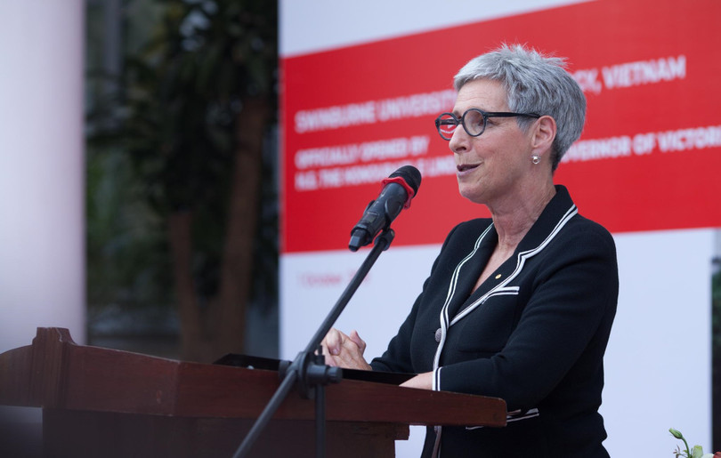 Thống đốc bang Victoria - H.E. Linda Dessau, tại buổi khánh thành khu học xá chương trình liên kết quốc tế Swinburne (Việt Nam)