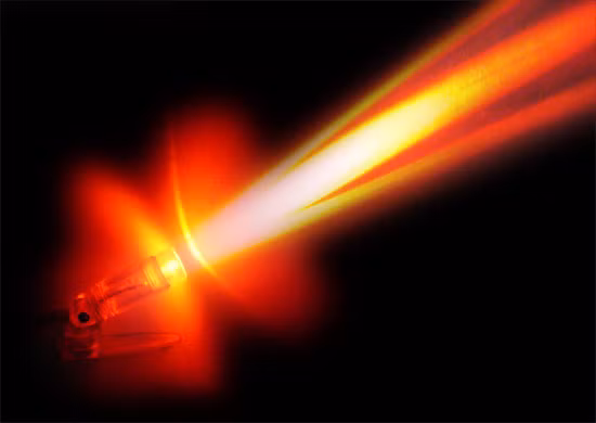 Tia hồng ngoại có thể xâm nhập vào sâu trong các khối u nhưng không thể tạo ra gốc tự do để diệt tế bào ung thư.