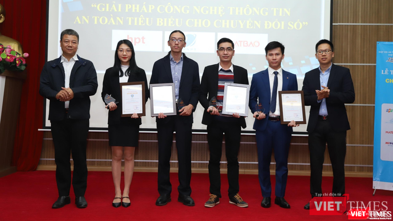 Các doanh nghiệp đoạt giải "Giải pháp công nghệ thông tin an toàn tiêu biểu cho chuyển đổi số". Các doanh nghiệp đoạt giải "Giải pháp công nghệ thông tin an toàn tiêu biểu cho chuyển đổi số".