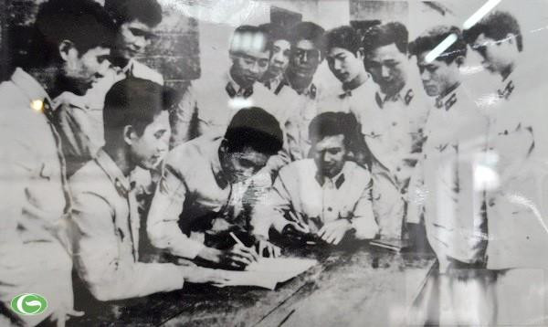 Chùm ảnh đẹp: Chiến sĩ Công an Nhân dân Việt Nam trong lòng dân ảnh 34 Chùm ảnh đẹp: Chiến sĩ Công an Nhân dân Việt Nam trong lòng dân ảnh 34