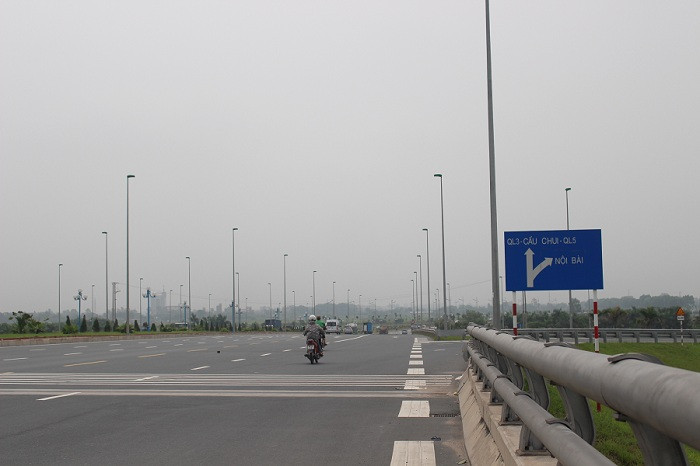 Trong khi đó, đường Trường Sa dài 7,3 km; rộng 68 m. Được người dân quanh khu vực này hay gọi là đường 5.