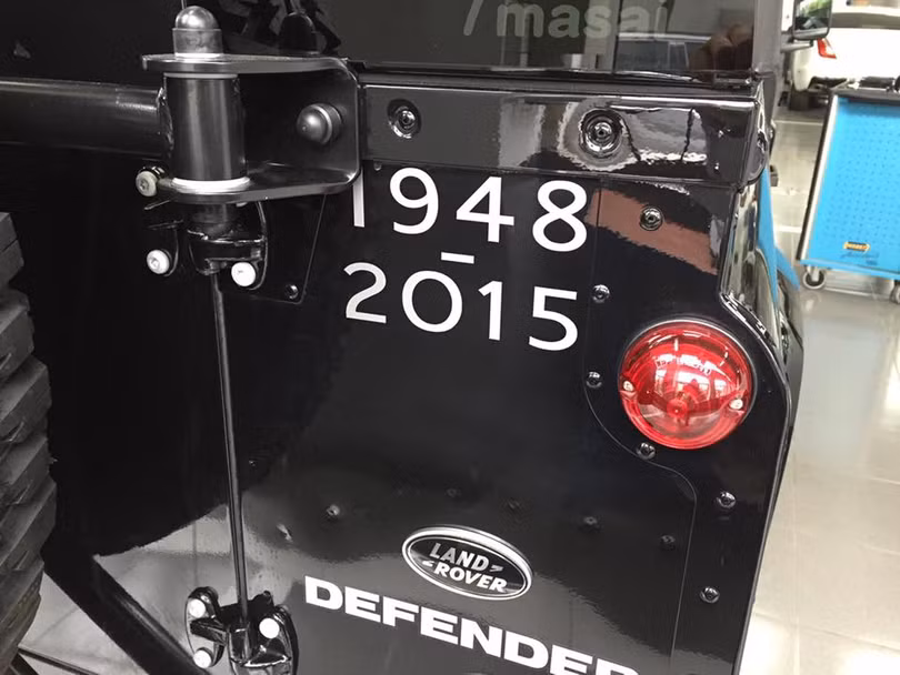 Cận cảnh “trâu lội nước” Land Rover vừa về Việt Nam ảnh 3