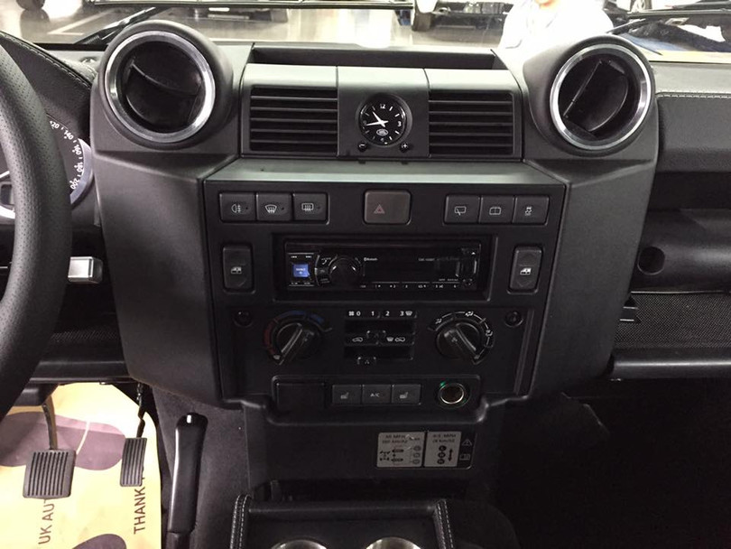 Cận cảnh “trâu lội nước” Land Rover vừa về Việt Nam ảnh 5