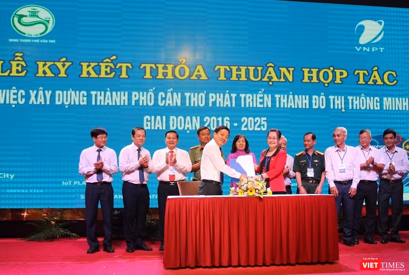 VNPT và TBND TP.Cần Thơ ký thỏa thuận hợp tác về triển khai “Xây dựng Thành phố Cần Thơ phát triển thành đô thị thông minh giai đoạn 2016-2025”. 