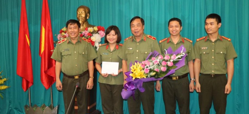 Tướng Long với các thế hệ học trò.