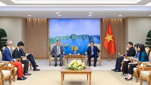 Thủ tướng Phạm Minh Chính tiếp GS. Stewart Cole - Chủ tịch Viện Pasteur Paris.