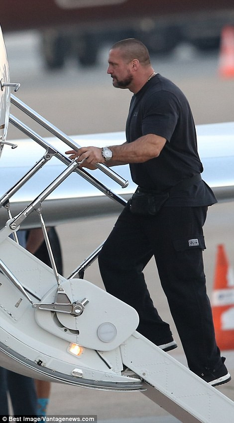 Kim Kardashian bị dí súng vào đầu, cướp 11 triệu USD nữ trang ảnh 8