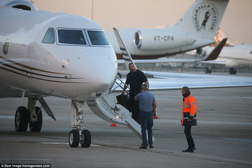 Kim Kardashian bị dí súng vào đầu, cướp 11 triệu USD nữ trang ảnh 6