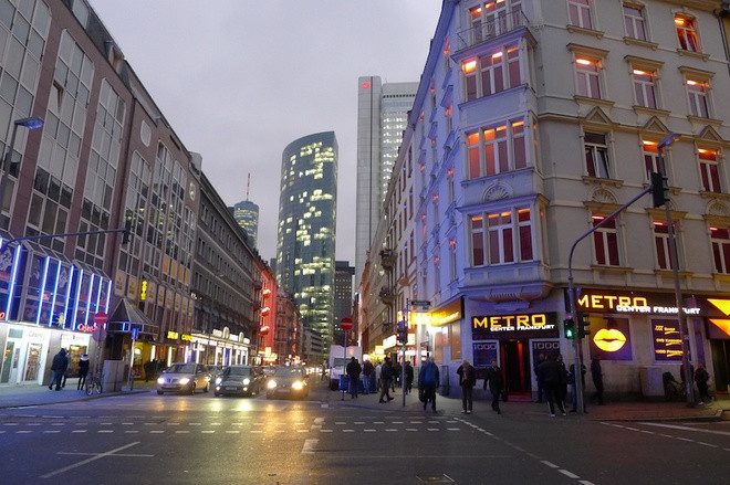 Đột nhập "phố đèn đỏ" khét tiếng nước Đức ảnh 4 Đột nhập "phố đèn đỏ" khét tiếng nước Đức ảnh 4